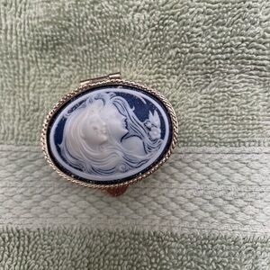 NWOT unused cabachon style top on goldtone metal pill box- firm price